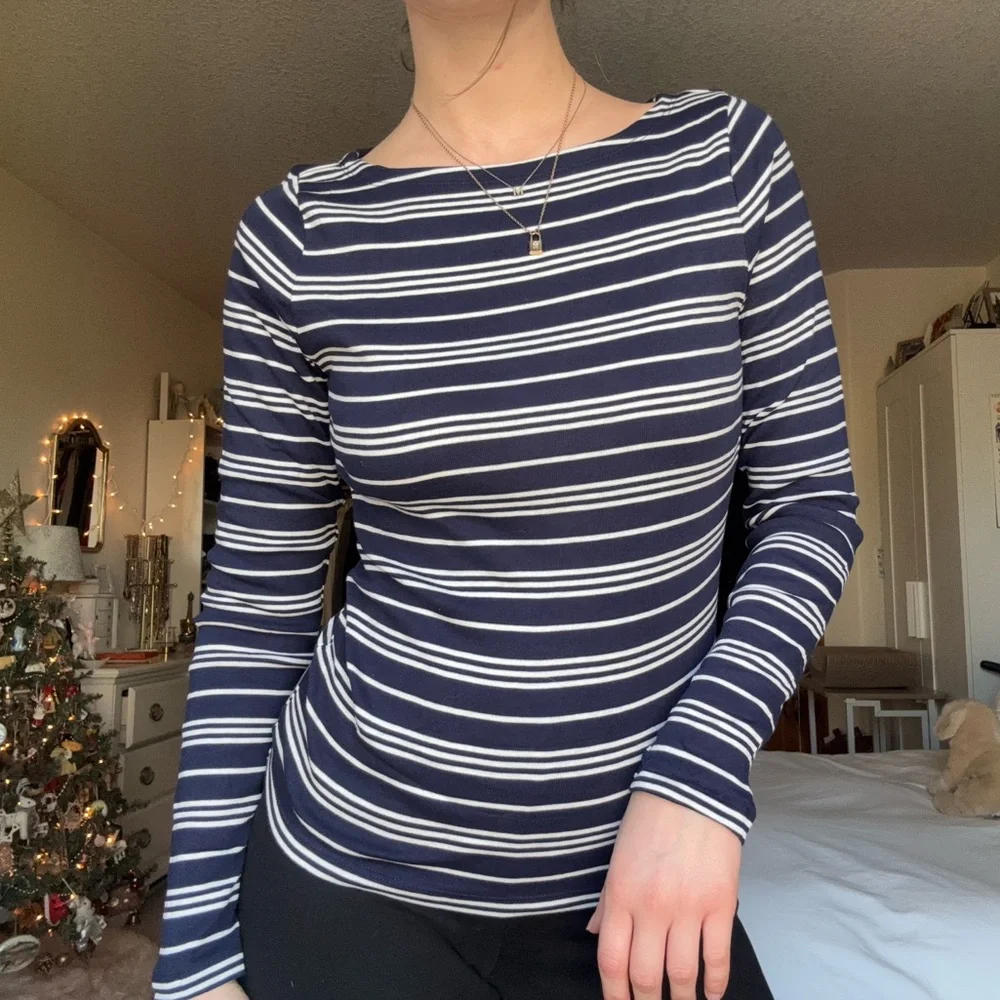 gap navy blue and white striped ribbed boatneck long sleeve t-shirt - Picture 1 of 13